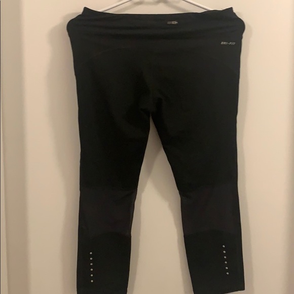 Nike Crop winter lined leggings with mesh detail - Picture 3 of 3